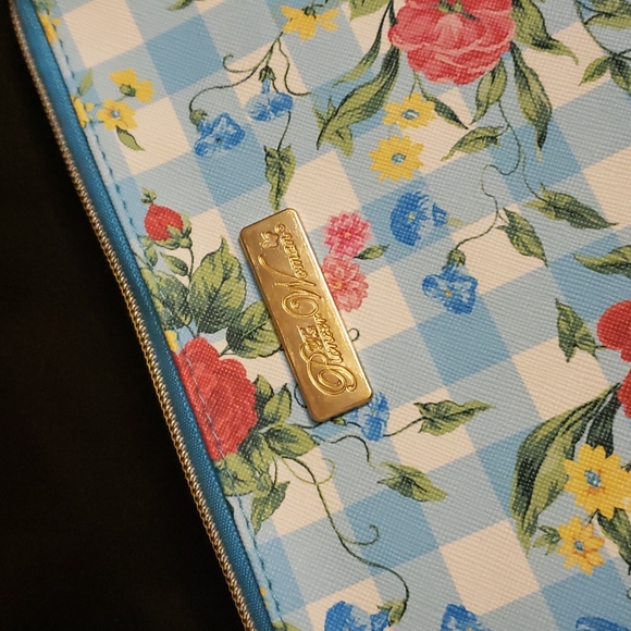 The Pioneer Woman Sweet Rose Cosmetic Bag 8.5" x 7"of - Picture 3 of 10